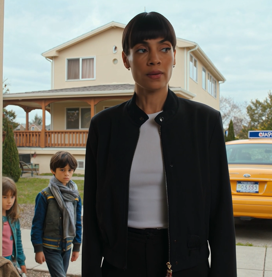 “Depois que eu disse não, minha irmã folgada mandou os filhos dela de táxi até meu endereço, mas ela não sabia que eu tinha me mudado, e a pessoa que morava lá fez um único telefonema… que desencadeou o karma que minha irmã jamais imaginou que aconteceria.”