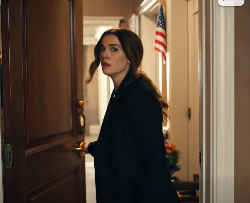 Na noite em que cheguei mais cedo a casa, abri a porta da frente em Chicago e percebi que o meu marido e a minha melhor amiga estavam lá em cima, na nossa cama. Devia ter chegado tarde nesse dia, atirado-me para os braços do meu marido na nossa casa de tijolos em Chicago e queixado-me do café do aeroporto como sempre. Em vez disso, apanhei um voo mais cedo, arrastei a bagagem de mão escada acima e abri a porta já sorridente com a ideia de o surpreender. A casa parecia