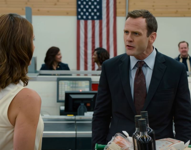 “‘Ela está reformada, e queres que a minha mãe pague sozinha este carrinho cheio de salmão fumado, queijo importado e até este pote de caviar?’, atirou o meu marido para o meio da fila da caixa no sábado de manhã, enquanto eu apenas guardava discretamente o meu cartão na carteira e sorria levemente… porque o que descobri em casa três dias antes era o que o deveria ter preocupado.”