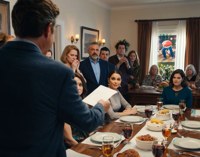 Disse-o da cabeceira da mesa de Ação de Graças, com o peru fatiado e o jogo de futebol a tocarem baixinho na sala de estar, como se tivesse ensaiado aquela frase em frente ao espelho durante semanas. O meu pai segurava um envelope branco sobre uma mesa cheia de guisados ​​e copos de vinho tinto, olhou diretamente para mim e disse a trinta familiares que eu tinha levado o dinheiro do meu avô.