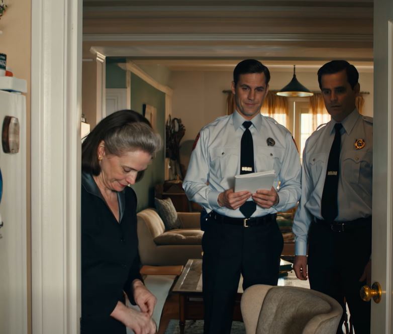 No funeral do meu filho, a minha nora inclinou-se para perto do caixão e sussurrou: “Não chores mais. Este já não é o teu lugar”, enquanto outros familiares olhavam para o chão como se não ousassem encarar-me. Assim, enxuguei as lágrimas, fui para casa, arrumei as minhas coisas em silêncio e saí sem chamar a atenção.