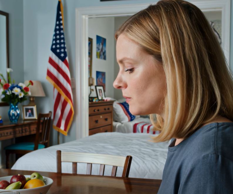 O meu marido ignorou as minhas chamadas o dia todo. Chegou a casa perto da meia-noite, sorrindo como se nada tivesse acontecido. Depois disse que dormiu com a patroa dele e não se arrependeu. Eu não disse nada, apenas terminei o meu jantar em silêncio. Na manhã seguinte, quando acordou à espera do pequeno-almoço e do café, recebeu algo diferente que acabou com tudo. O meu marido admitiu ter-me traído com a sua chefe, por isso construí a minha própria vida de milionária.