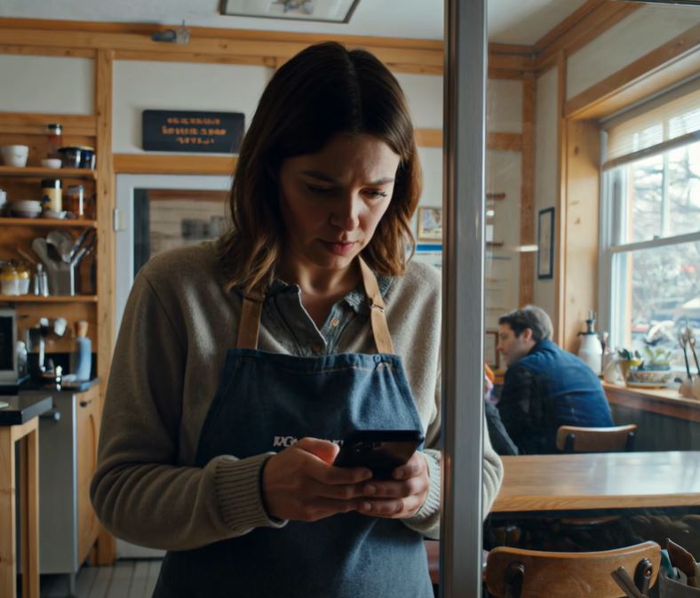 A doce mensagem de aniversário teria enganado o dia todo se não tivesse olhado através do vidro e visto quem estava sentado no meu restaurante. Às 9h47 dessa manhã, o meu telefone vibrou enquanto estava no escritório das traseiras do Rose’s Kitchen, em Portland, com farinha ainda nas mãos da preparação.