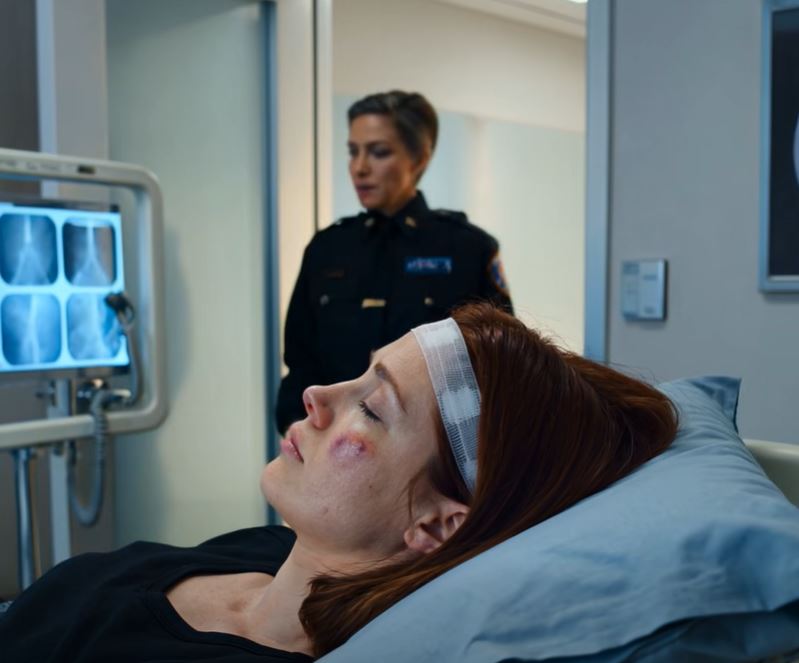 No meu aniversário, a minha irmã atirou-me o bolo para a cara, rindo enquanto eu caía para trás com sangue a misturar-se na cobertura. Todos disseram: “Foi só uma brincadeira”. Mas na manhã seguinte, nas urgências, o médico olhou para o meu raio-x e ligou imediatamente para o 190 (ou 911, dependendo do país) — porque o que viu revelou uma verdade chocante…