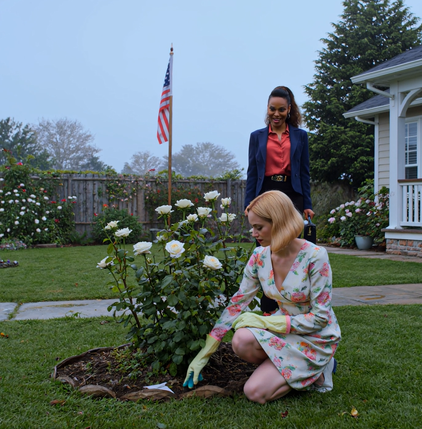 A nova esposa do meu marido chegou à minha porta com um sorriso ganancioso e disse: “Viemos buscar nossa parte de direito na herança do seu pai, saia imediatamente”, mas eu apenas sorri enquanto meu advogado entrava logo atrás dela.